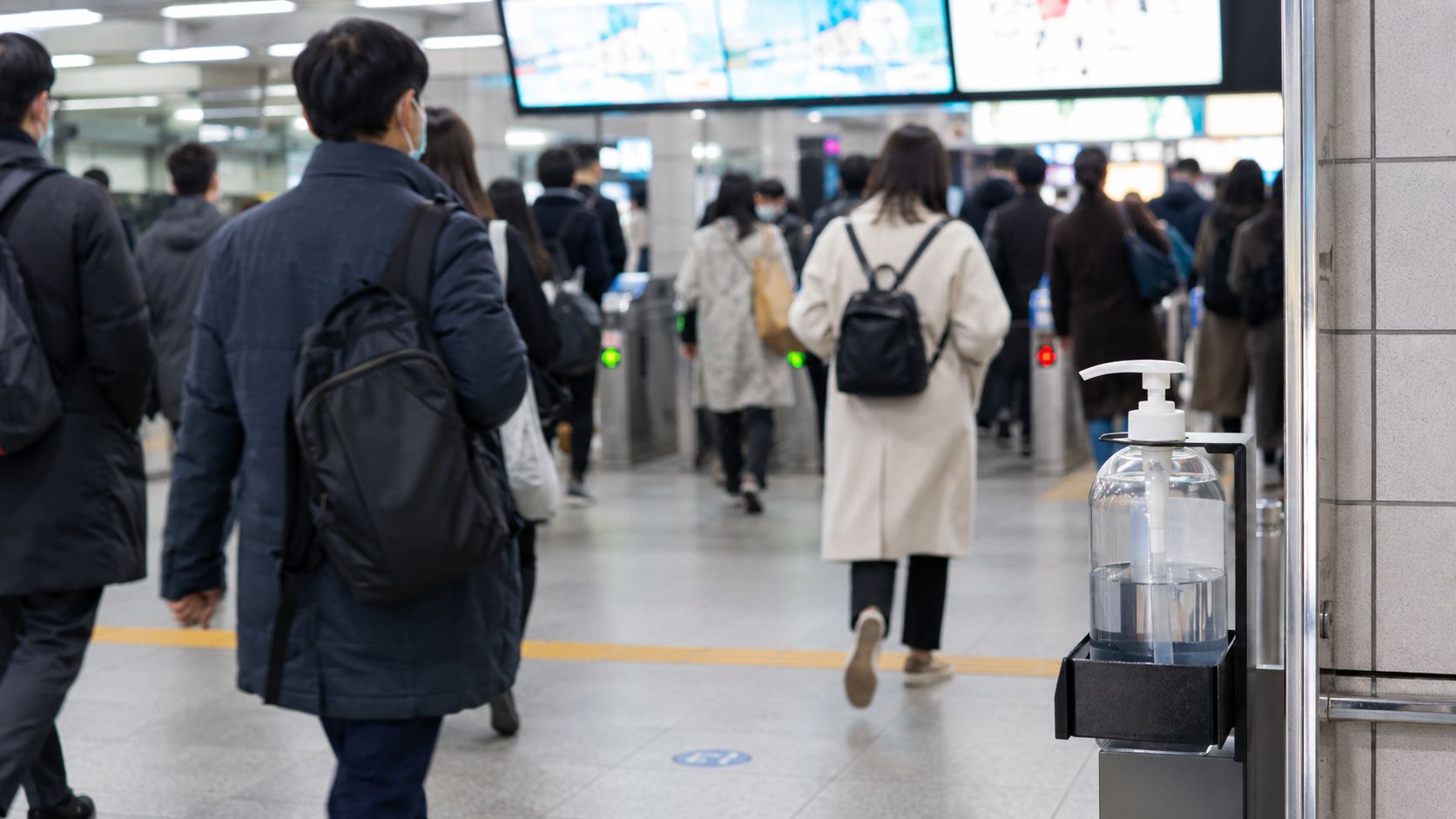 코로나19 검출률 상승과 일상 속 예방을 연상하도록 제작한 연출 이미지